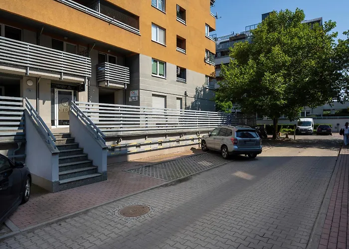 Jasny Apartament Z 2 Balkonami Wroclaw Partynice By Noclegi Renters
