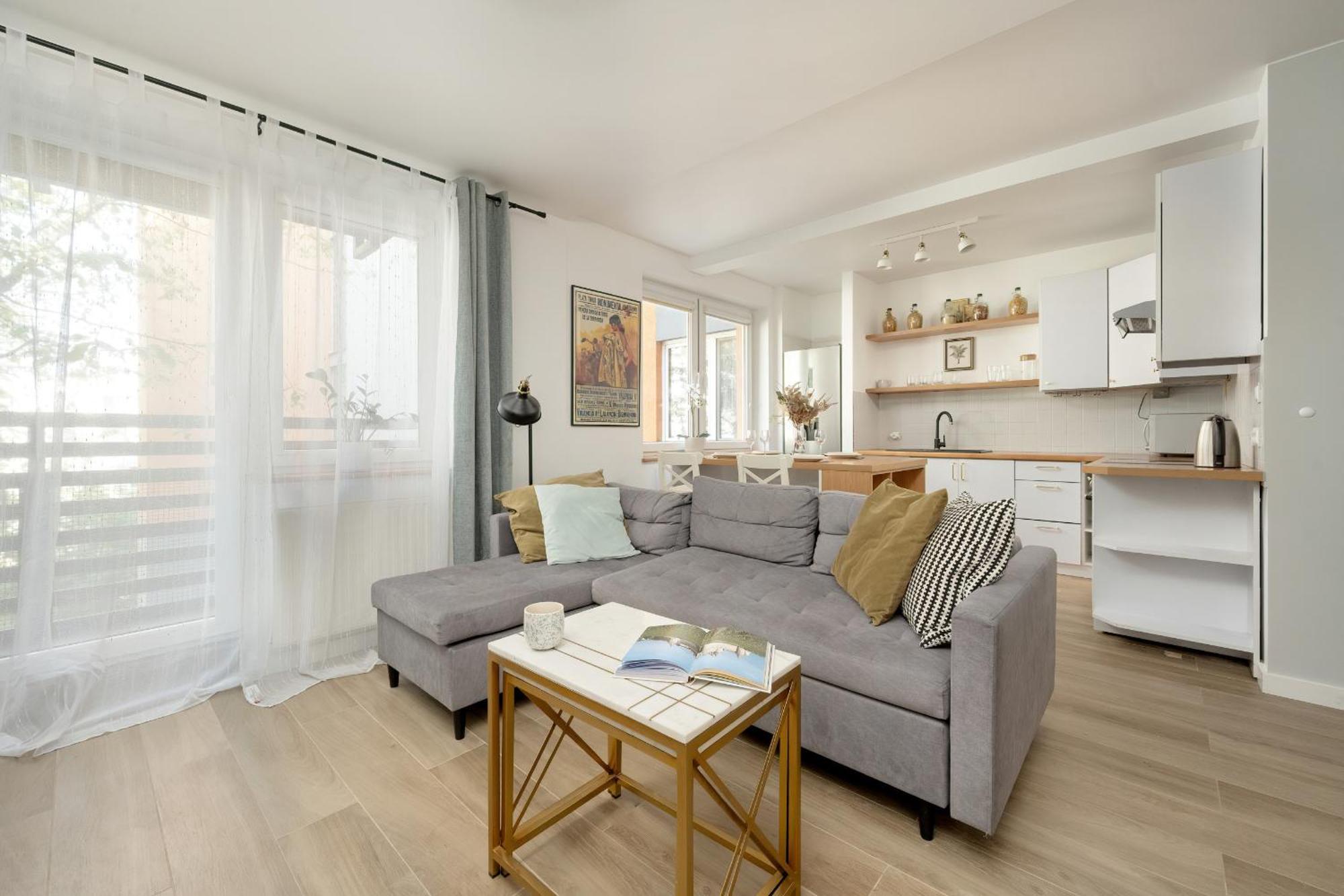Apartamento Jasny Z 2 Balkonami Partynice By Renters *