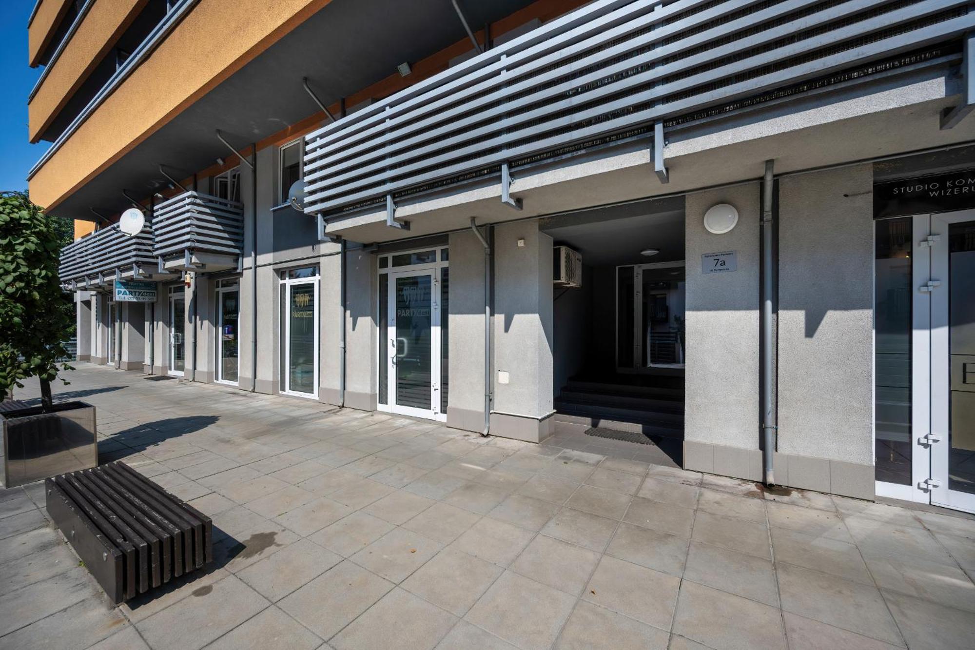 Jasny Z 2 Balkonami Partynice By Renters Apartamento